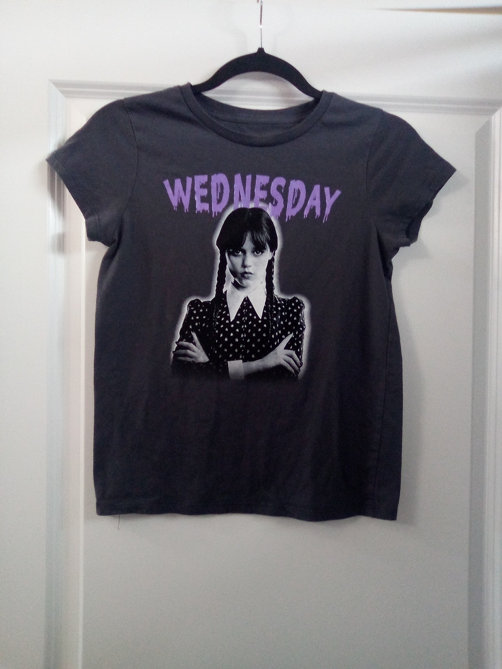 Kids Short-Sleeve Wednesday Graphic Tee - Black with Purple Print Size Large